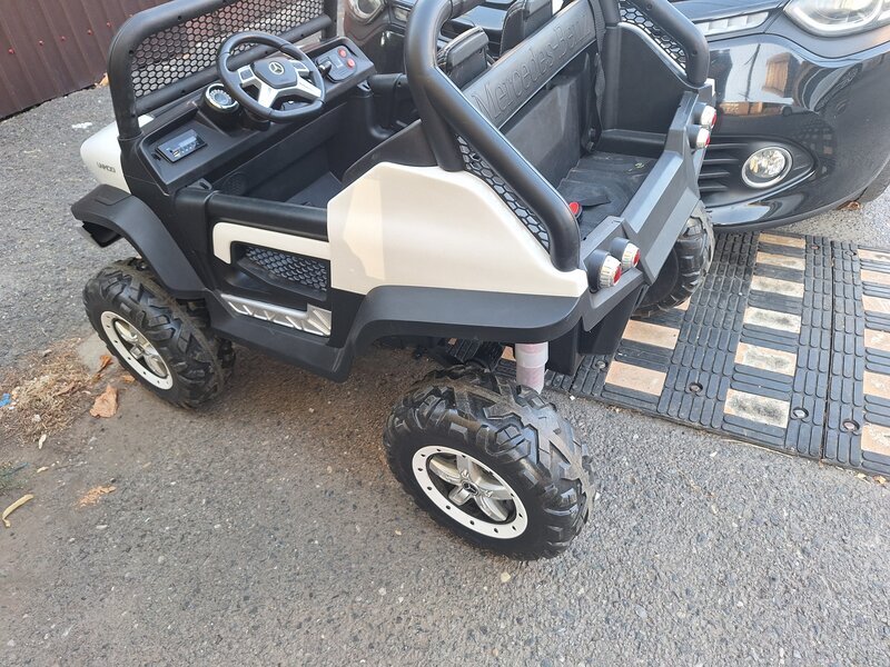Masina electrica 4×4, 2 locuri pentru copii