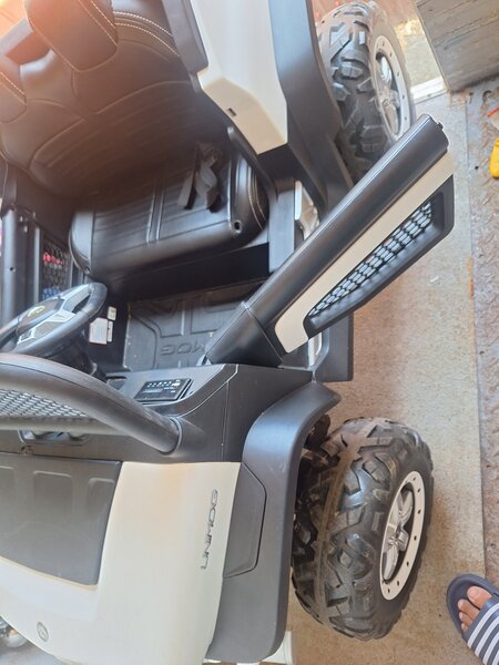 Masina electrica 4×4, 2 locuri pentru copii
