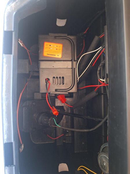 Masina electrica 4×4, 2 locuri pentru copii